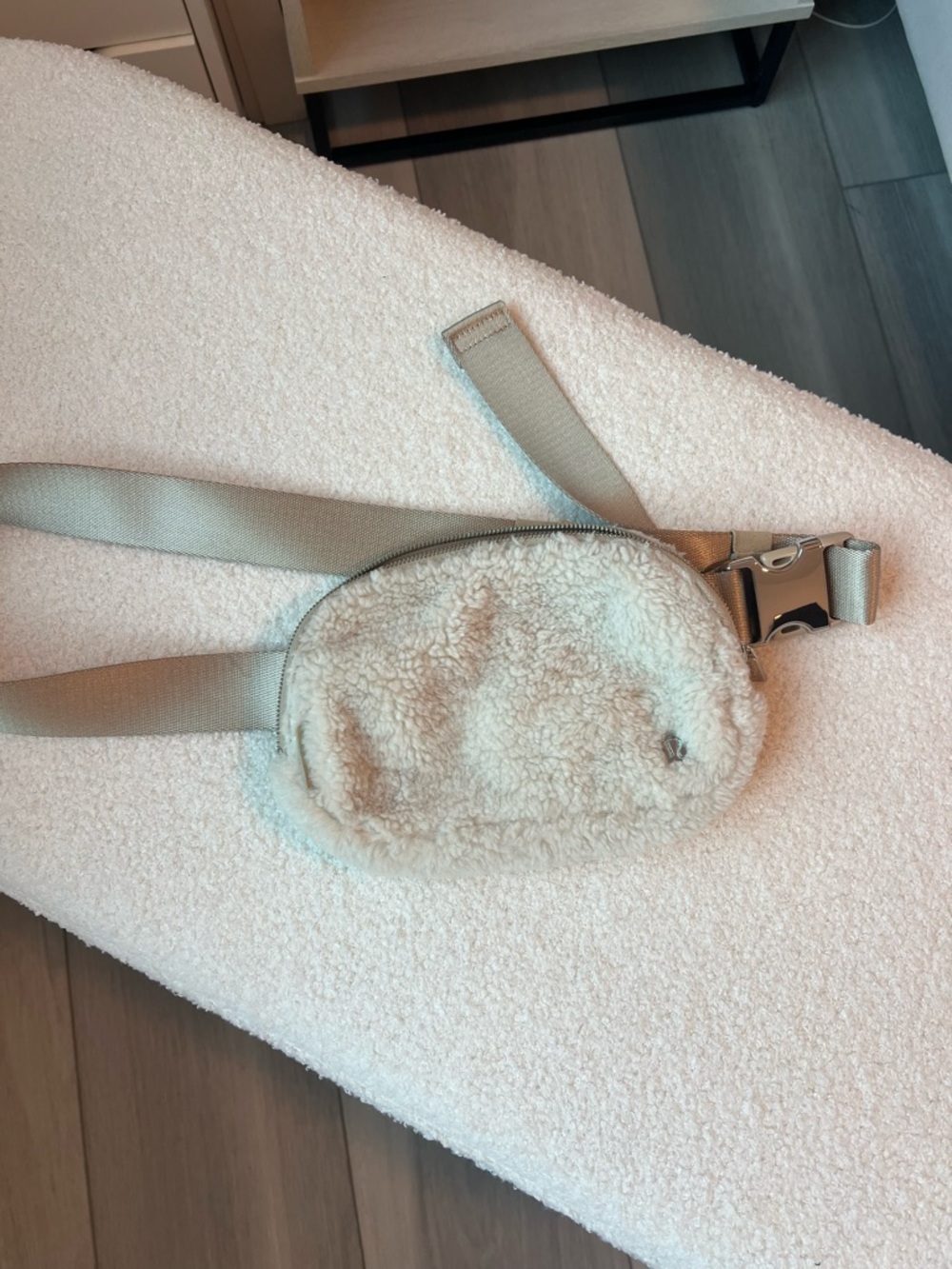Lululemon everywhere belt bag in cream fleece